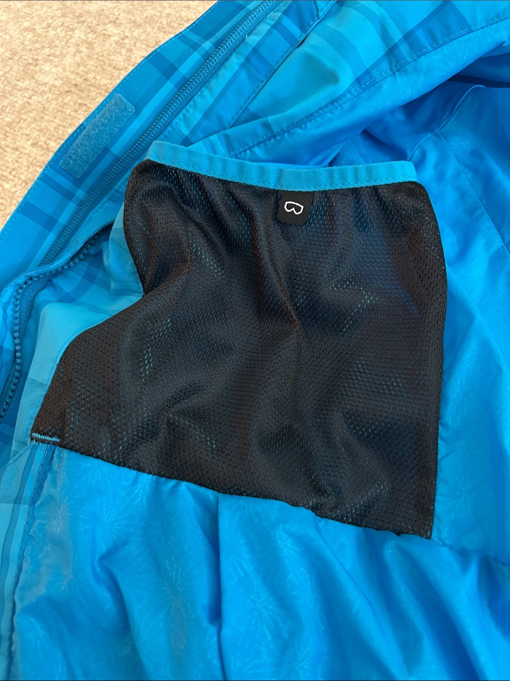 Columbia Interchange Blue Plaid Women's Hybrid Jacket with Zip Pockets - Picture 8 of 9